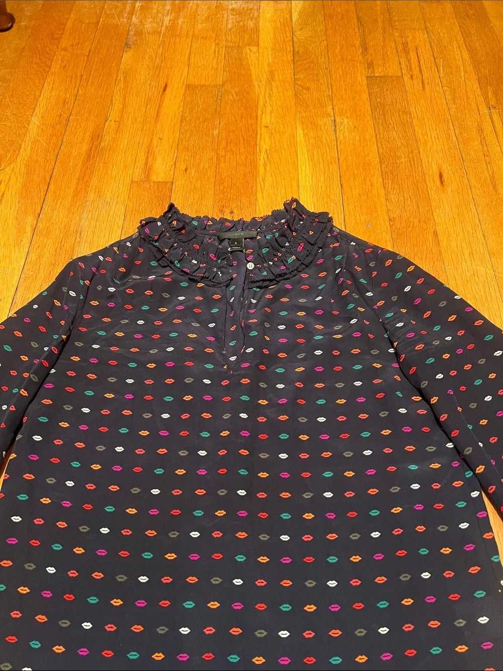 J Crew 100% Silk Ruffle Neck Blouse in Kissy Lips Print, Women’s size 0